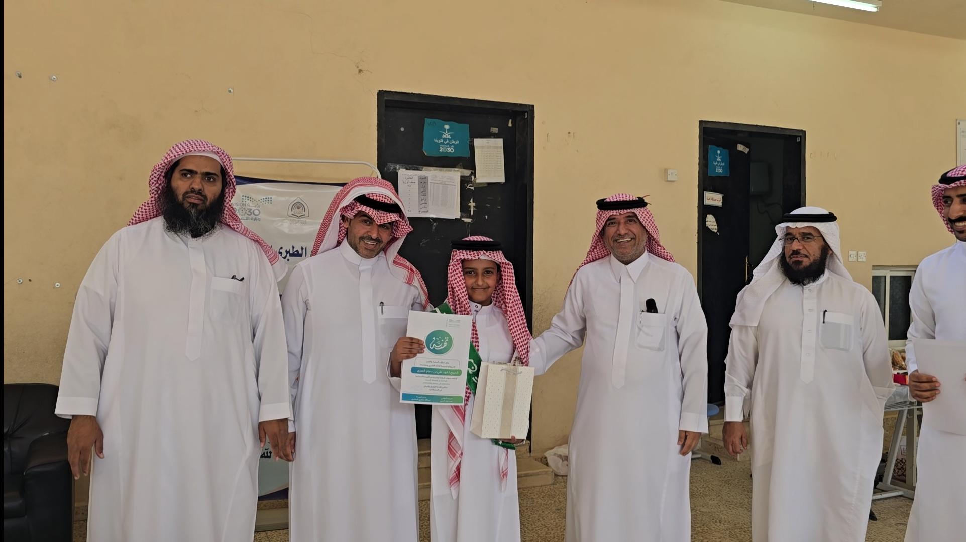 صورة تكريم فهد علي العنزي