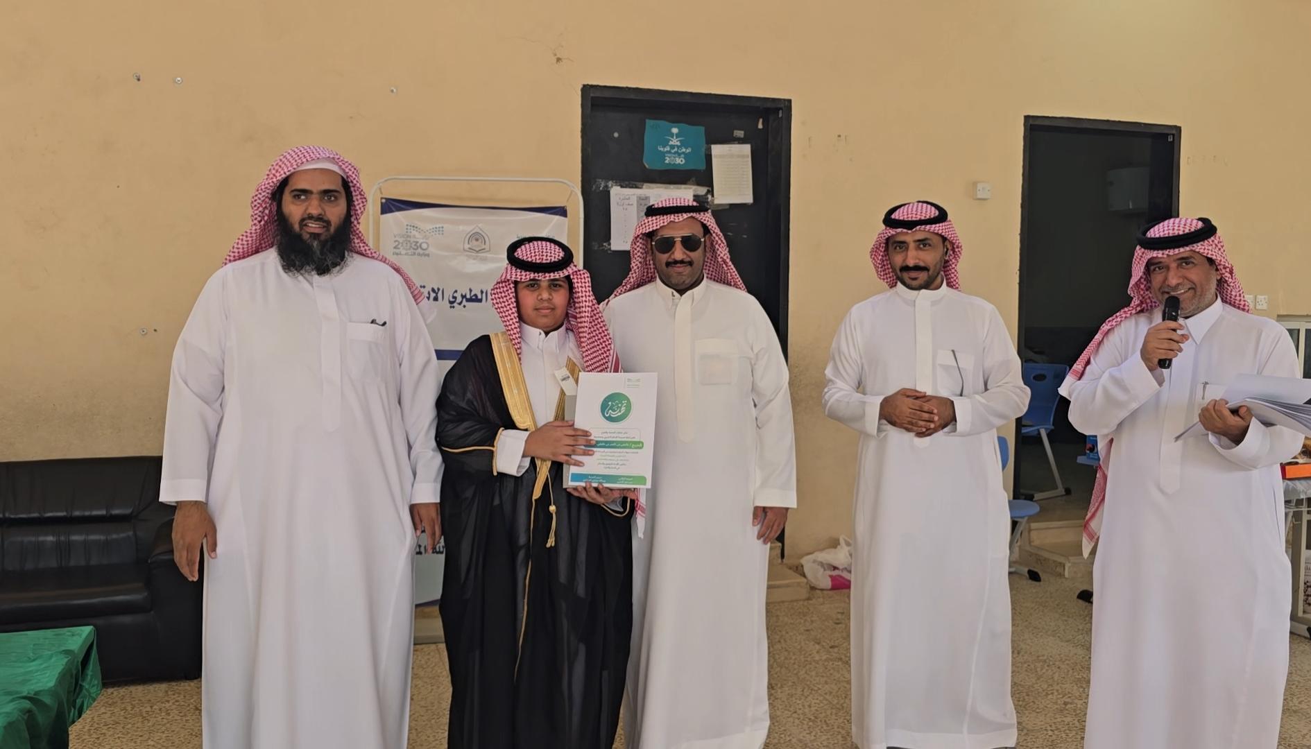 صورة تكريم عايض ناصر القحطاني