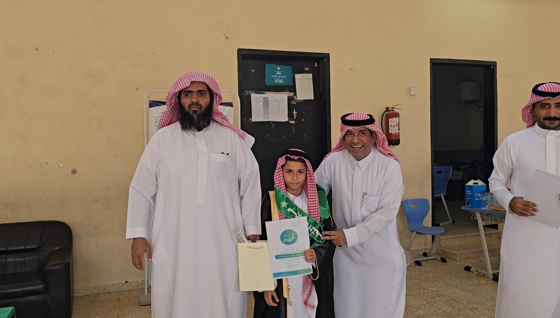 صورة تكريم نواف منيف العنزي