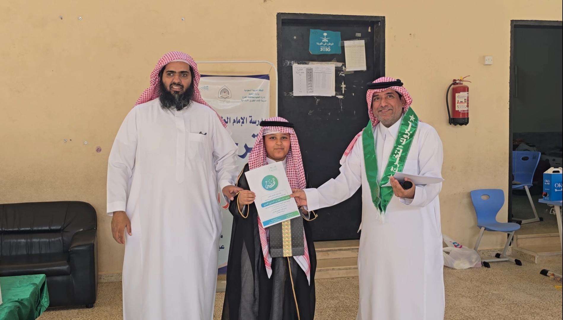 صورة تكريم ياسر فواز العنزي